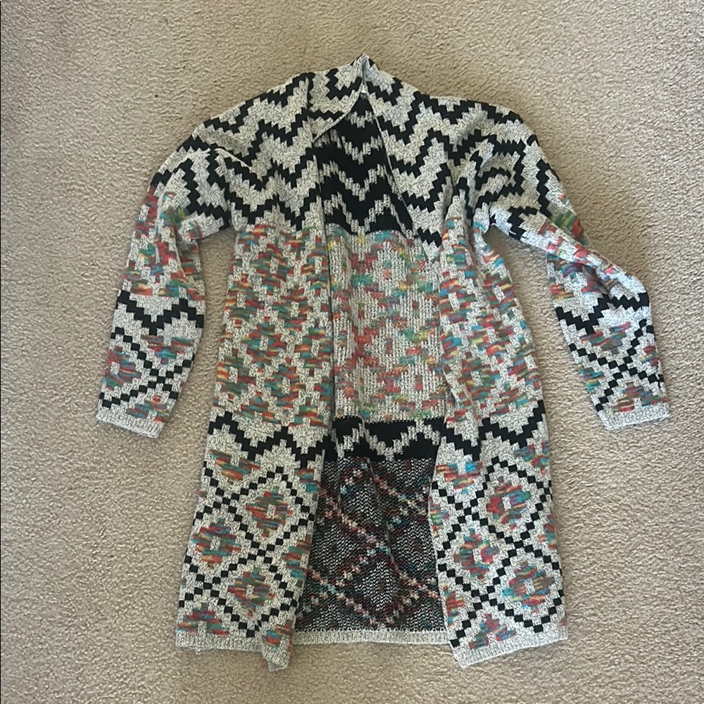 Debut Black and White Geometric Cardigan Sweater